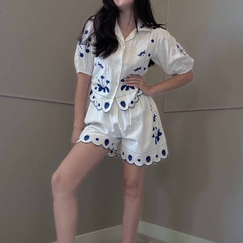 NWT Strawberry Blue Embroidered Women's Scalloped Shorts Set